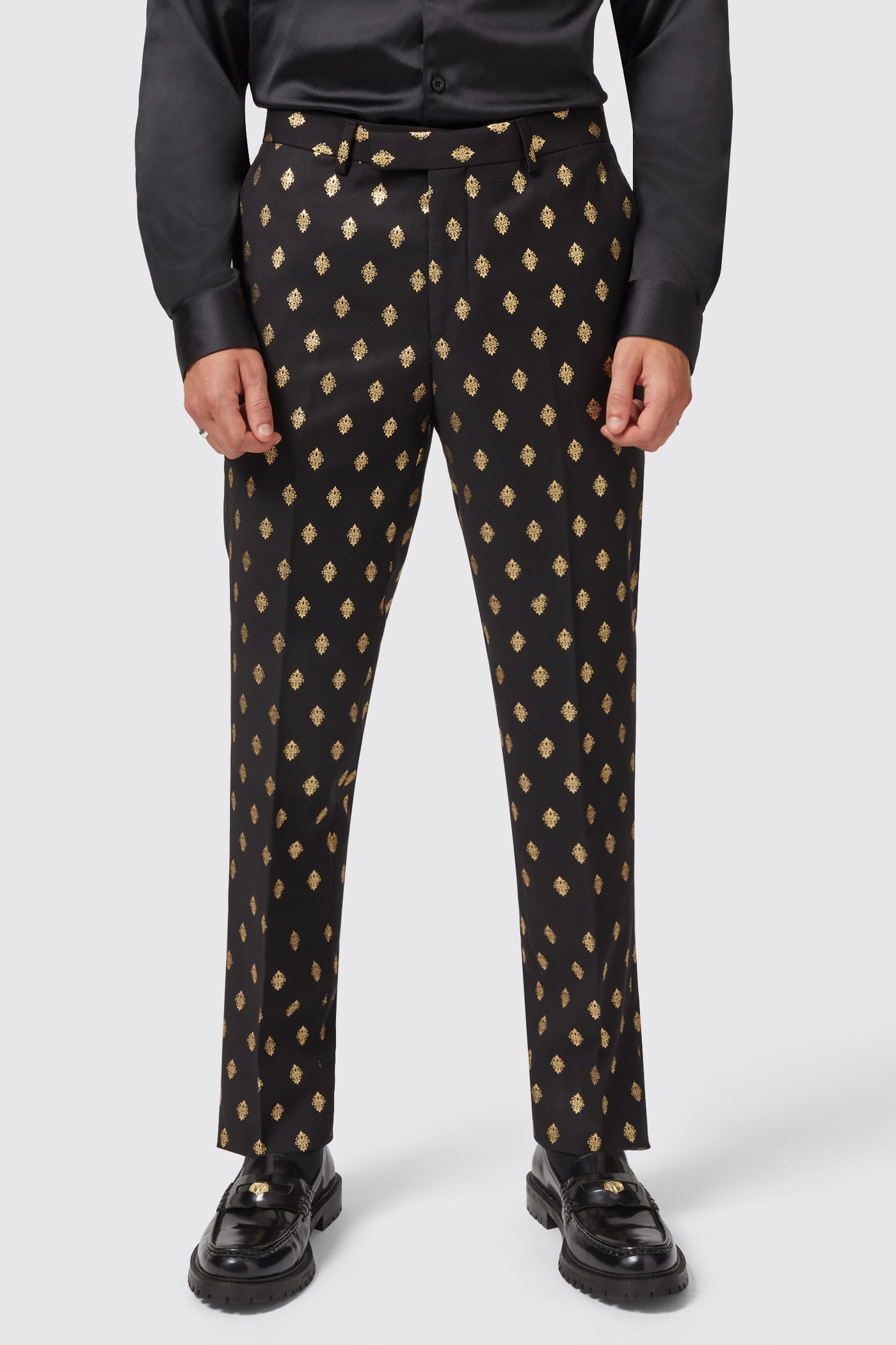 puccini-slim-fit-black-and-gold-suit