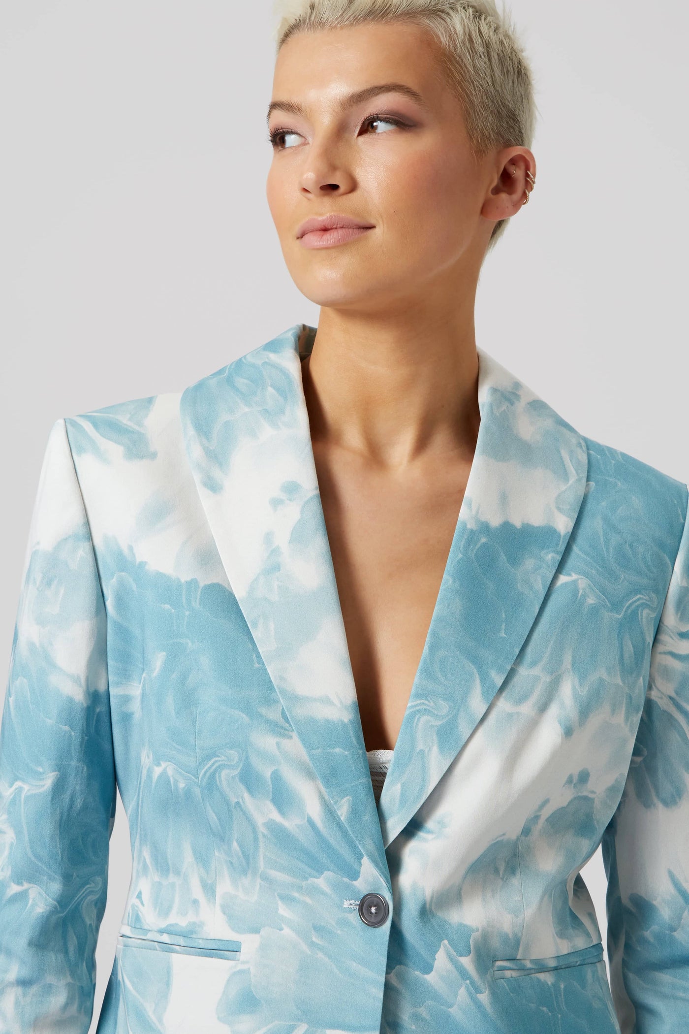 twisted-tailor-dresden-jacket-blue-white