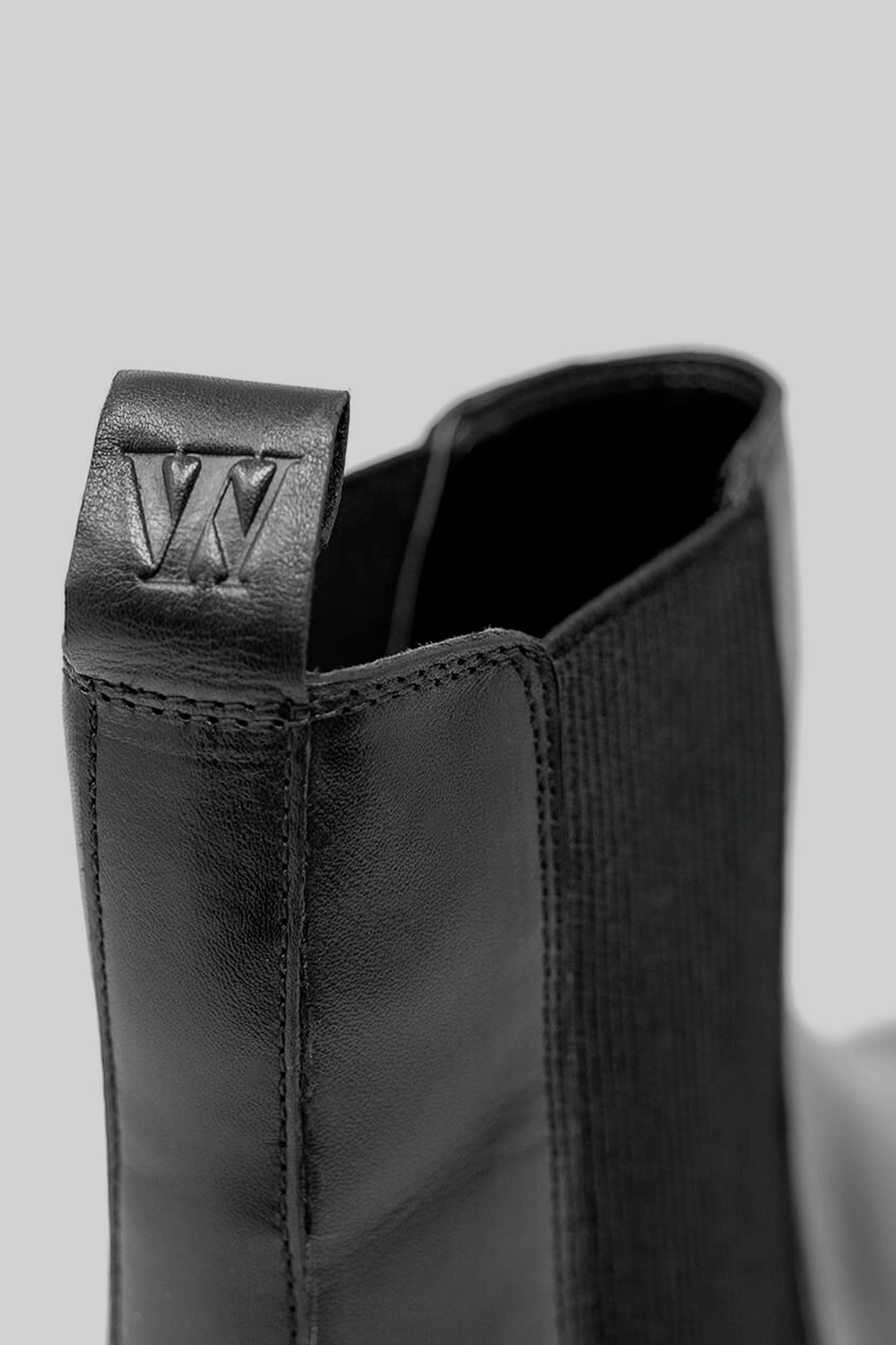 walk-london-jagger-chelsea-black