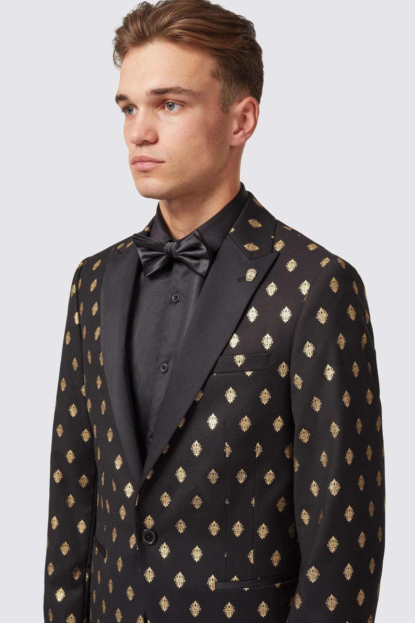 puccini-slim-fit-black-and-gold-suit