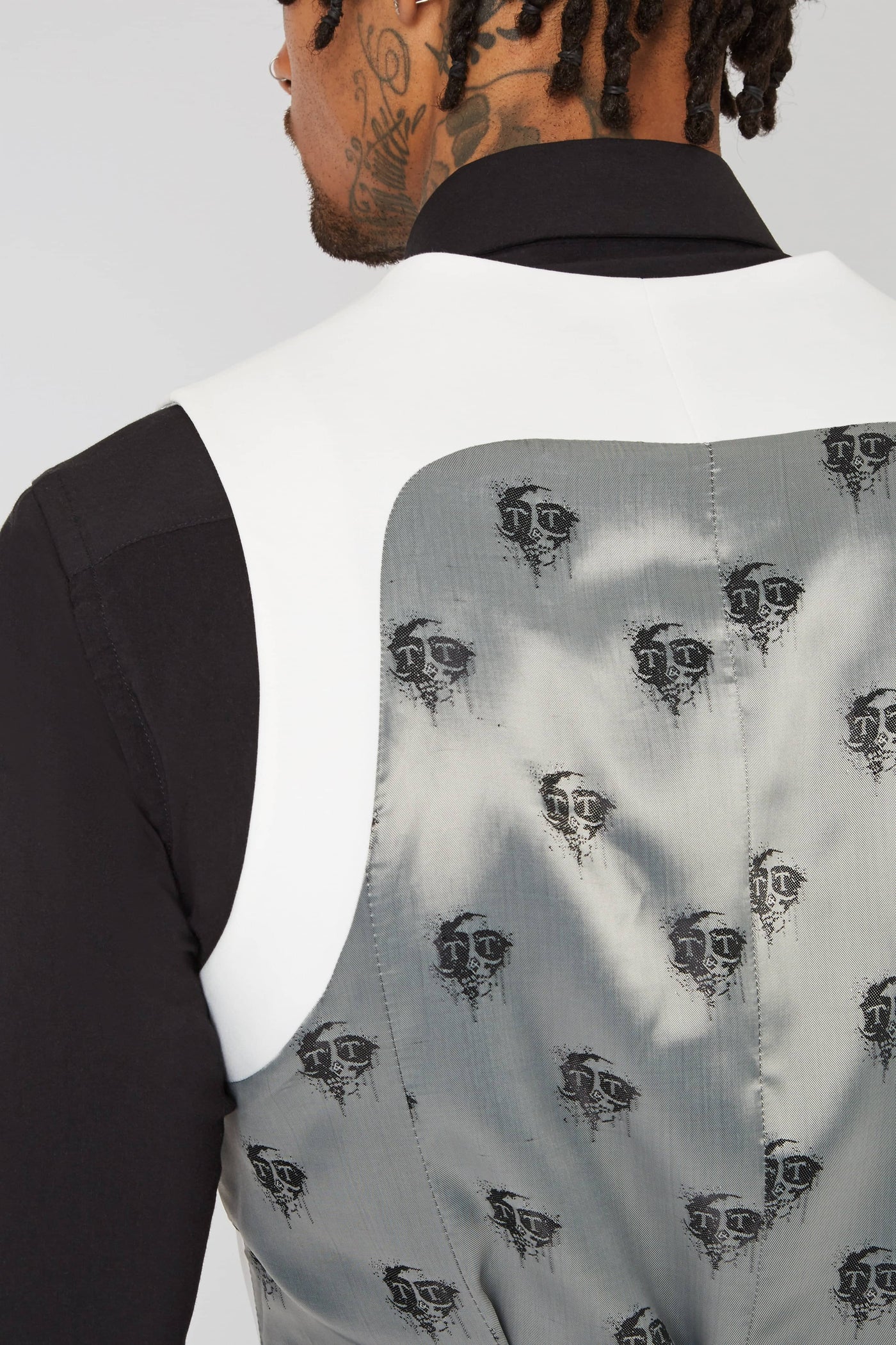 Twisted Tailor Hemmingway Skinny Fit Waistcoat in White - New Ellroy